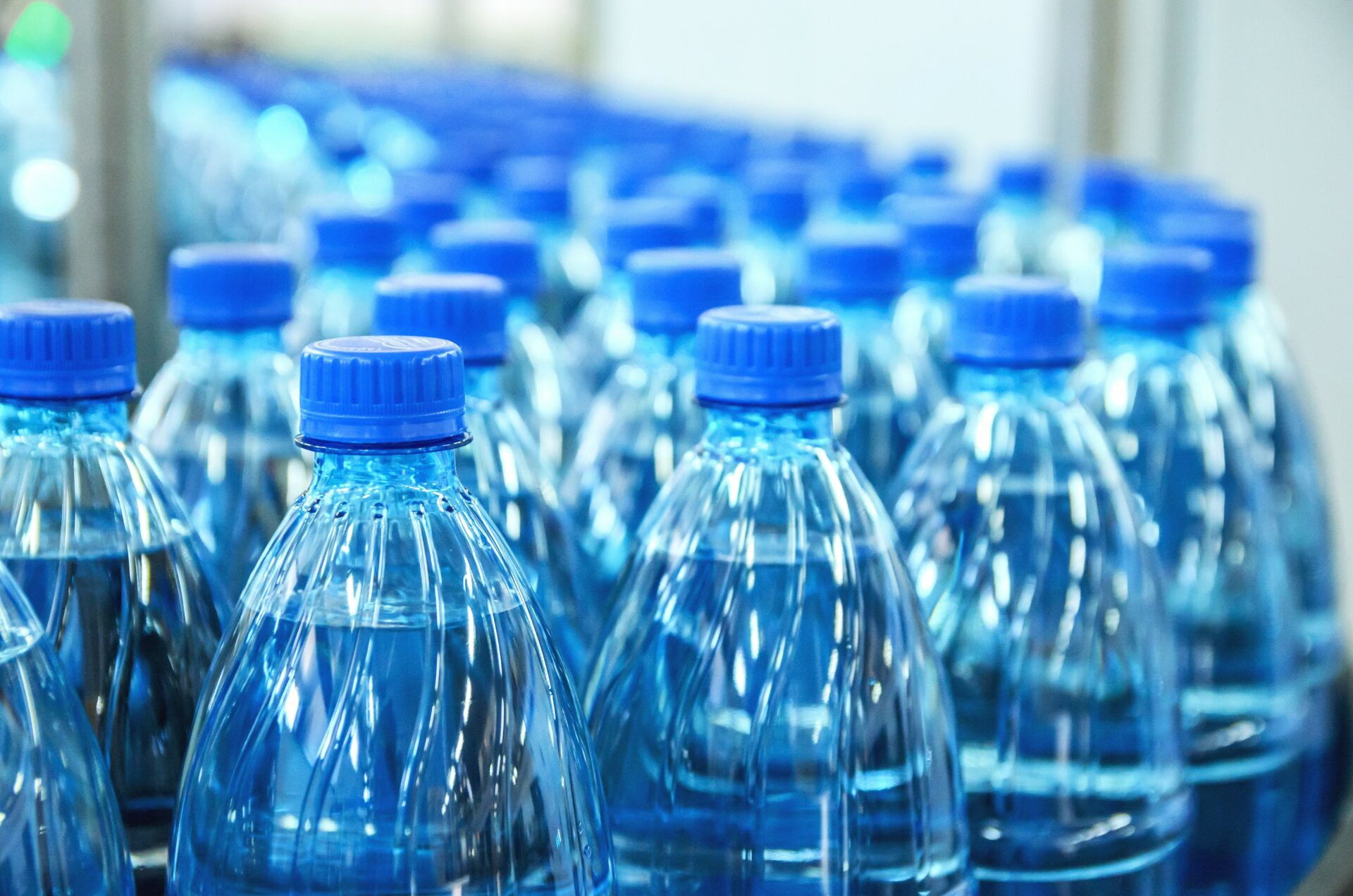 Firmy chcą oddzielnych systemów kaucyjnych dla opakowań jednorazowych  i szklanych butelek wielokrotnego użytku