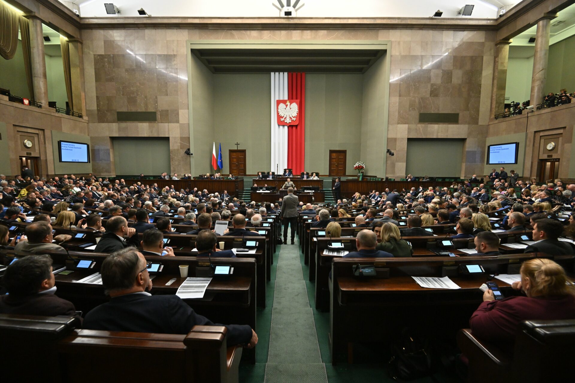 Wyższe kary dla pracodawców. Kontrowersyjna poprawka obniża jakość stanowienia prawa